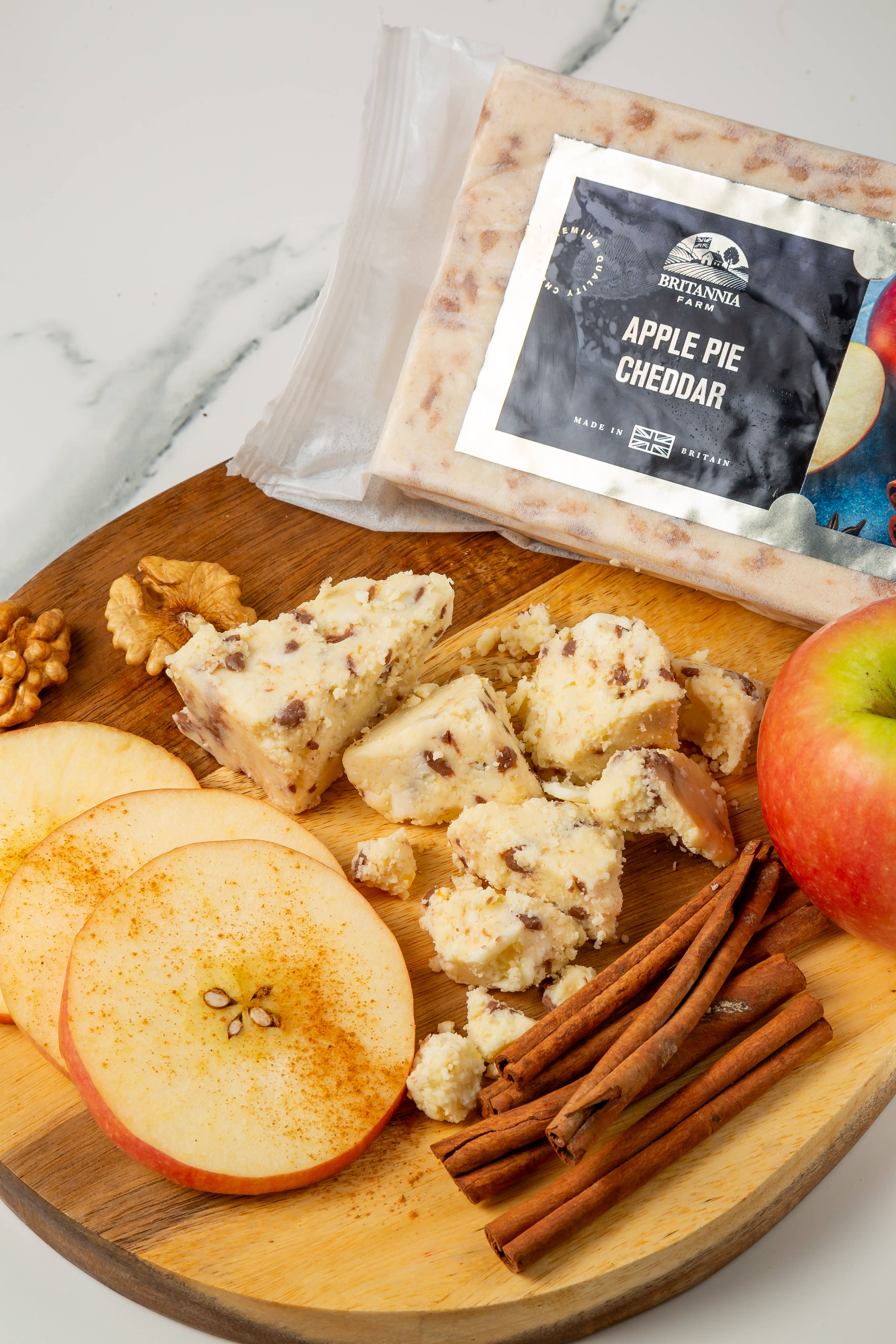 Apple Pie Cheddar cheese with apple and spice notes – British dessert cheddar