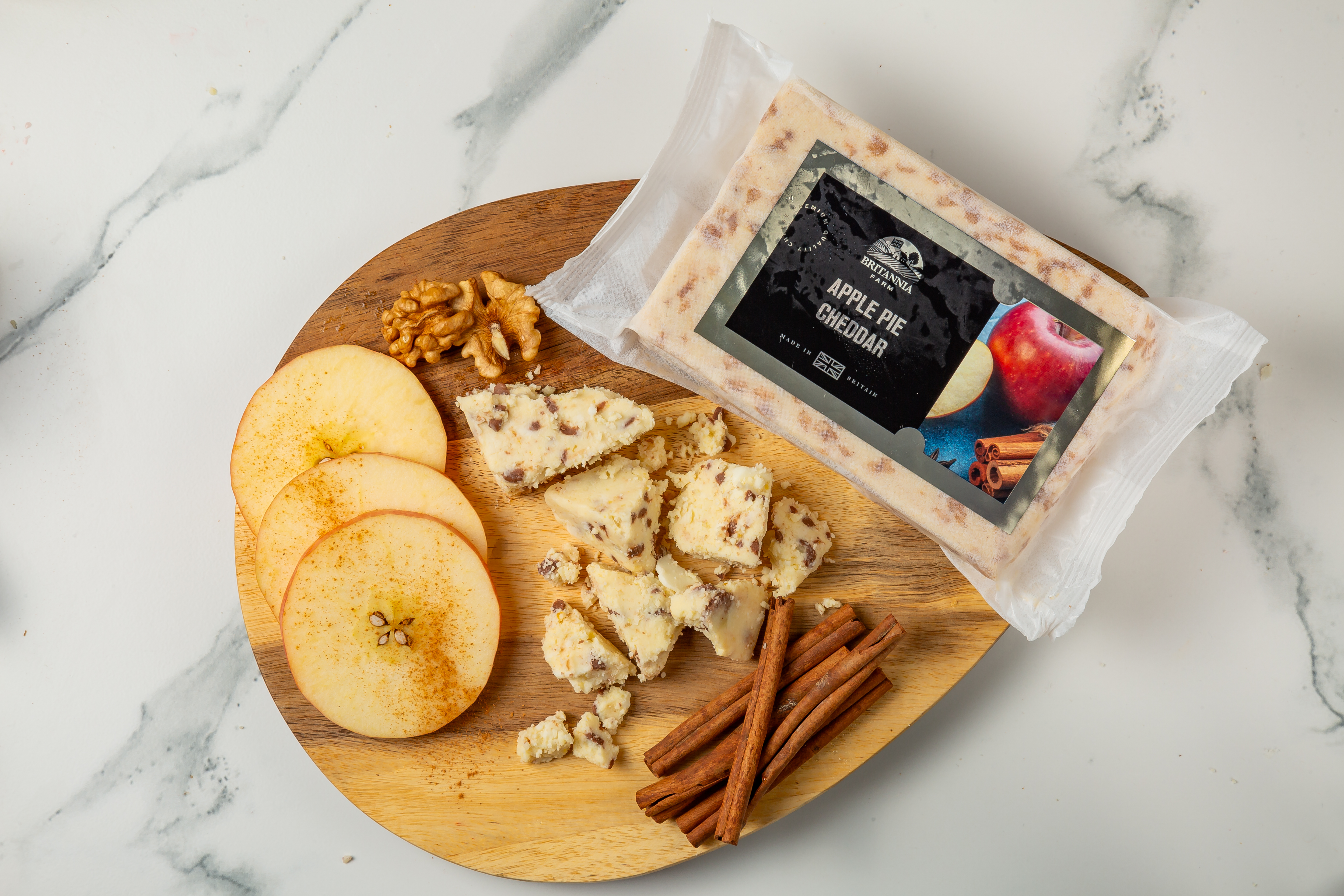 Apple Pie Cheddar cheese with apple and spice notes – British dessert cheddar