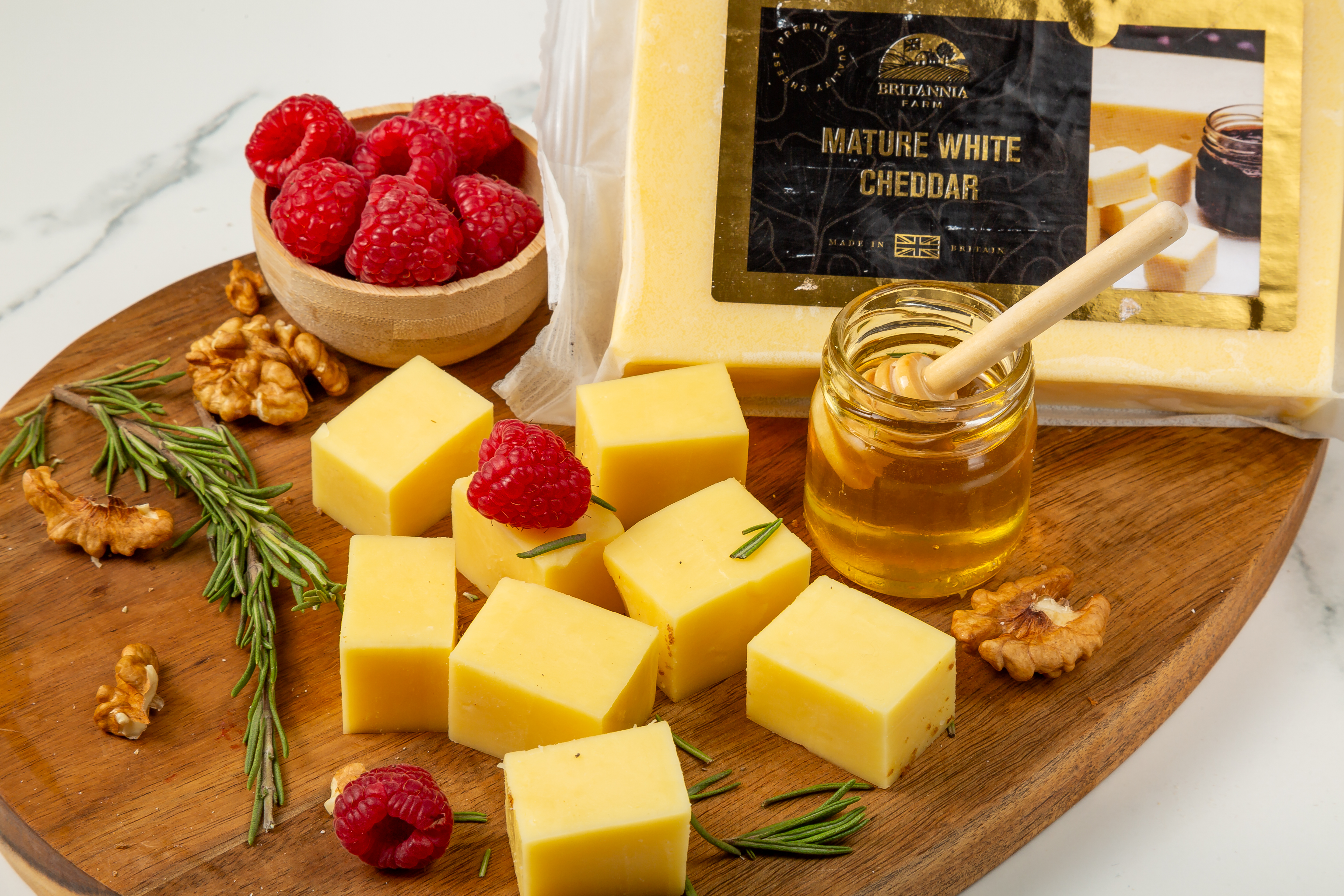 Mature white cheddar cheese block – bold and rich British cheddar