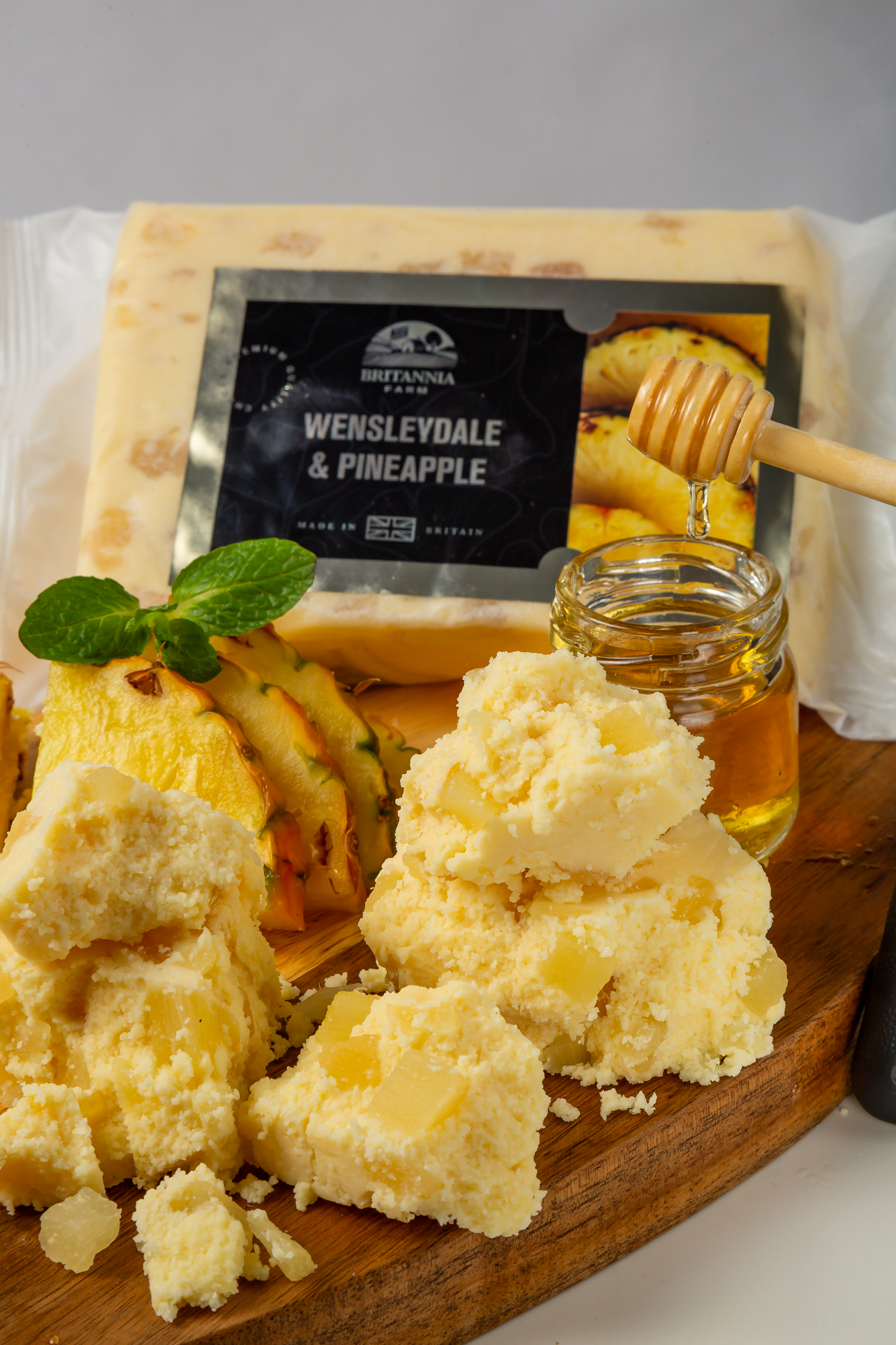 Wensleydale & Pineapple cheese with tropical fruit pieces – British blended cheese